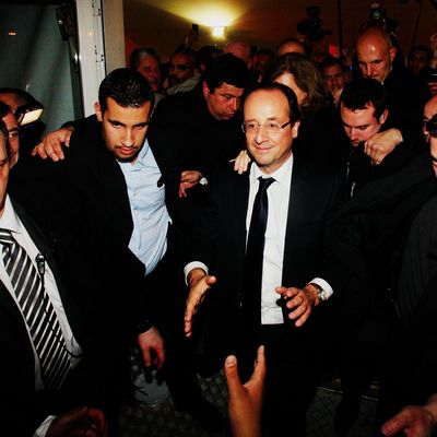 Alexandre Benalla providing close protection to Francois Hollande during the 2012 presidential campaign